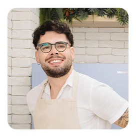 Eduardo testando receitas do caderno