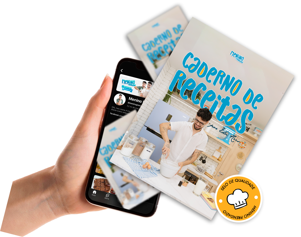 Mão segurando celular exibindo o ebook Caderno de Receitas Menino Prendado